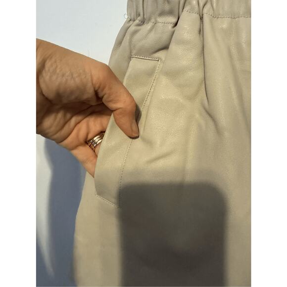 Blank NYC Women's Vegan Leather Scalloped Hem Track Shorts Size 28 NWT - Picture 7 of 10